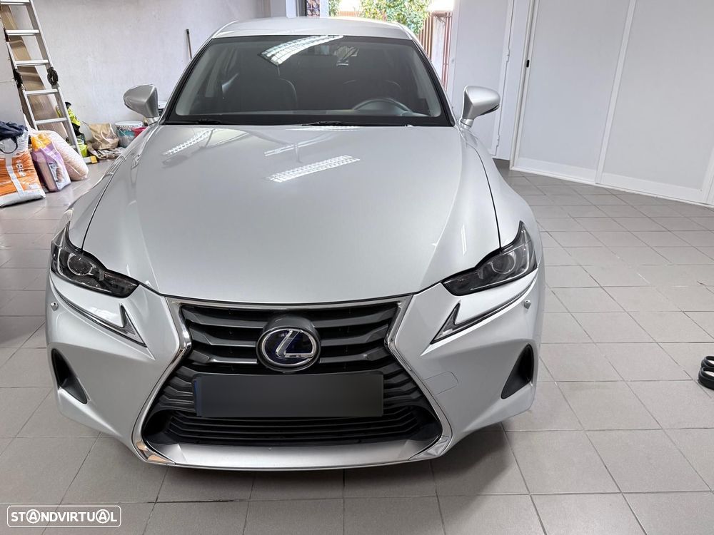 Lexus IS 300H - 6