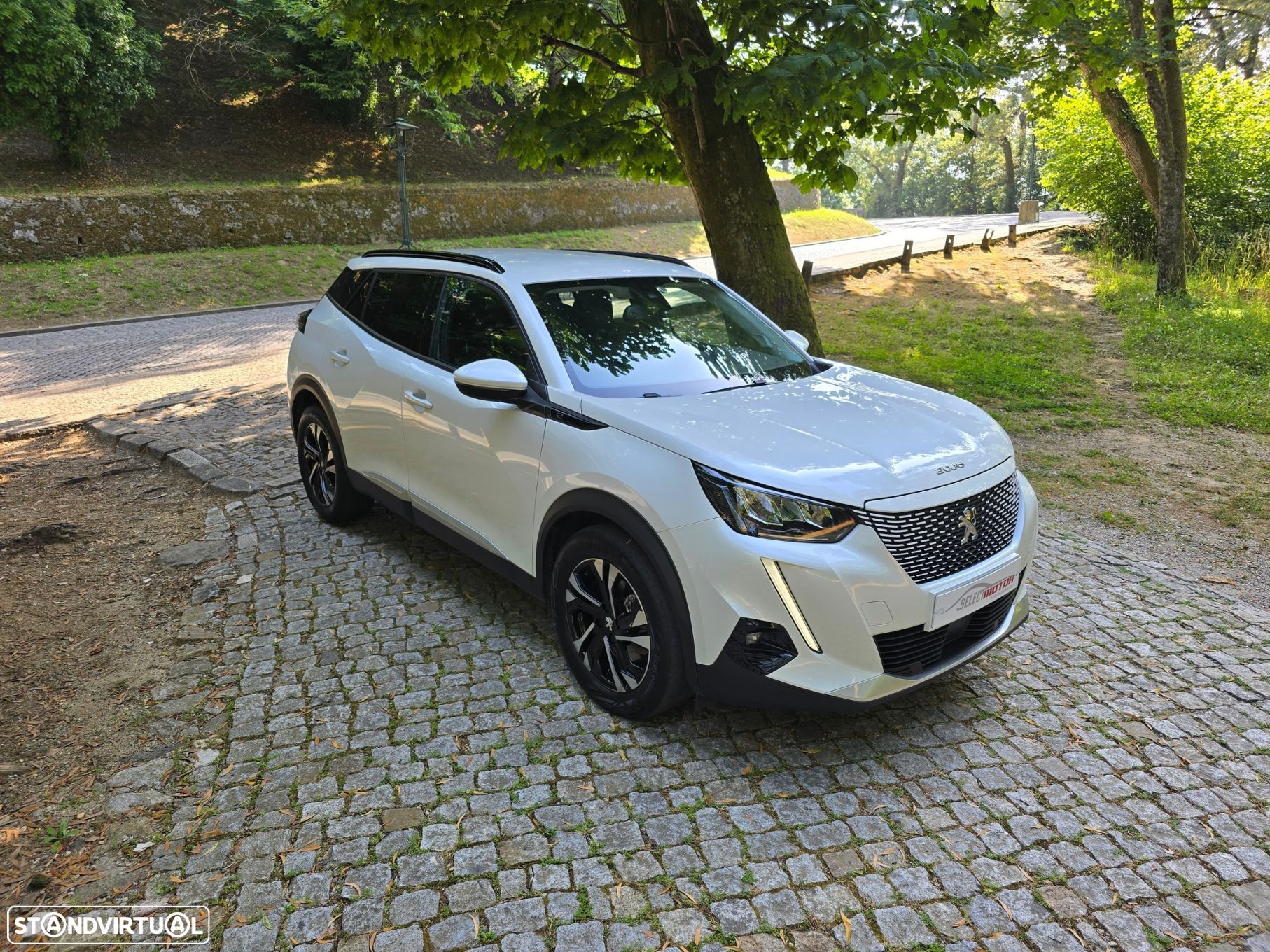 Peugeot e-2008 50 kWh Allure - 1