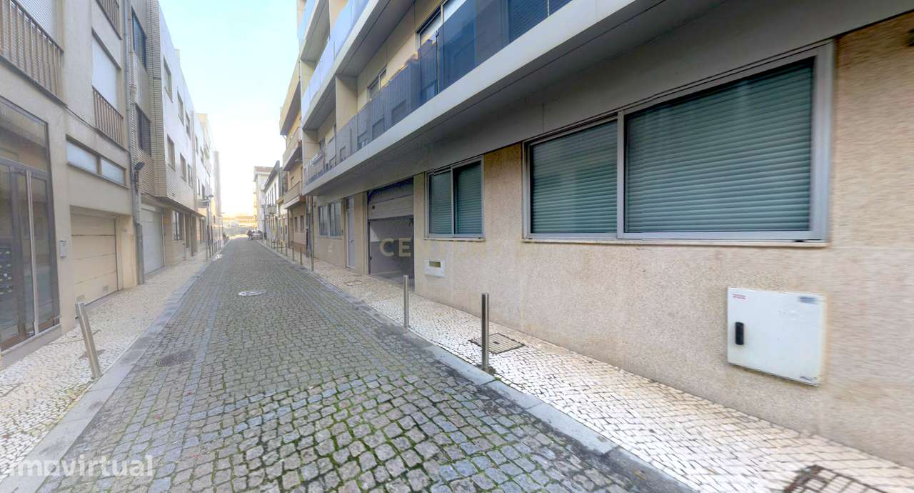 Lugar de Garagem à Venda, a 150m da praia no centro da Póvoa de Varzim - Grande imagem: 5/9