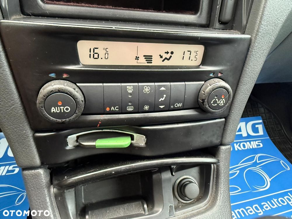 Renault Laguna Grandtour 2.0 Etoile - 24