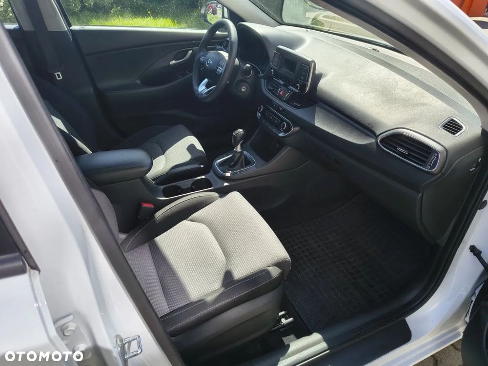 Hyundai i30 1.5 DPI Classic + - 11