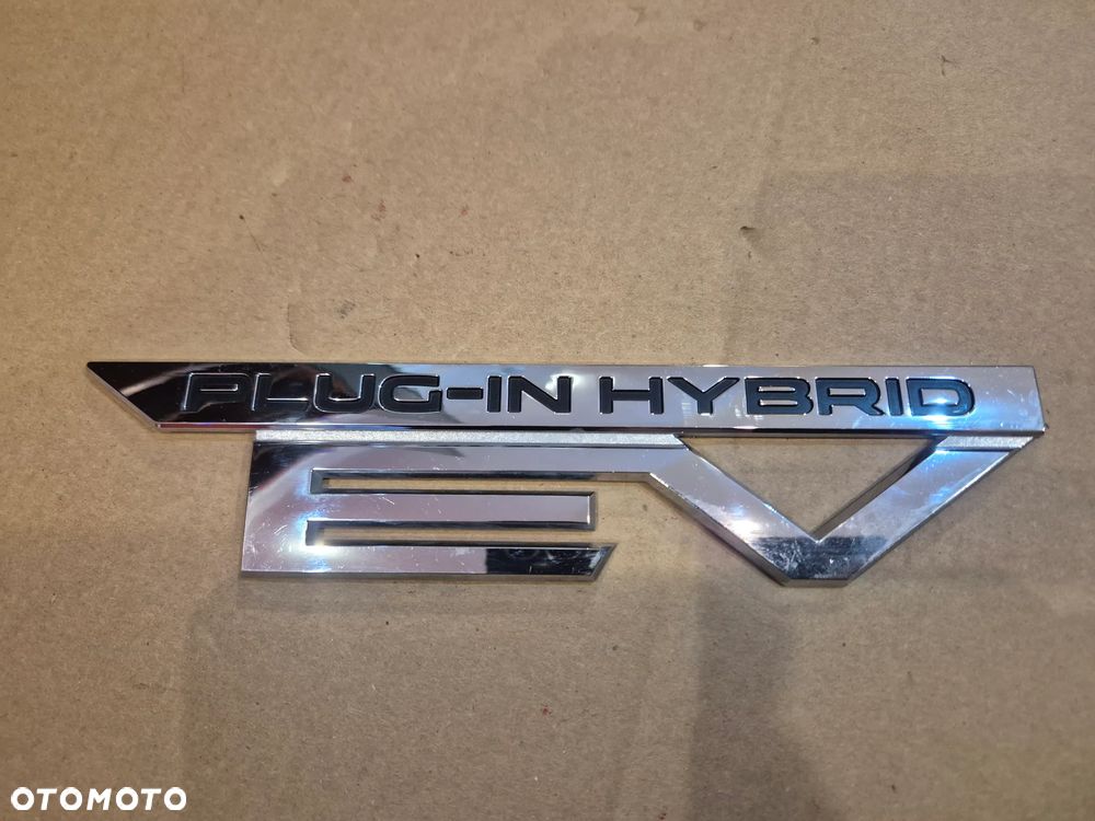 Mitsubishi Outlander emblemat z błotnika prawego.Plug-In Hybrid EV. - 2