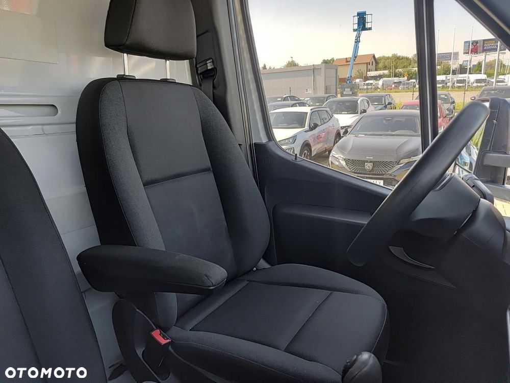 Mercedes-Benz Sprinter - 22