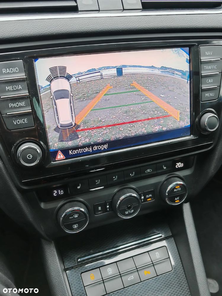 Skoda Octavia 2.0 TDI DSG RS - 24