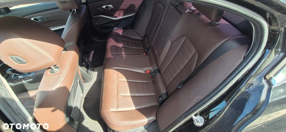 BMW Seria 3 320d xDrive Luxury Line - 18