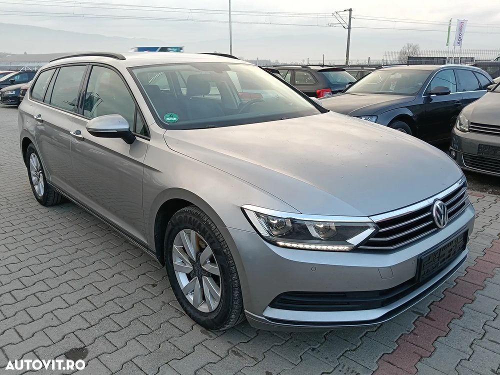 Volkswagen Passat - 1