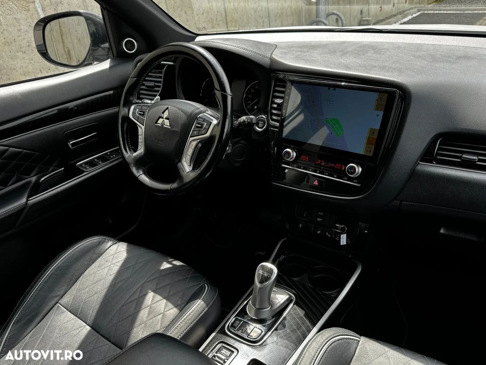 Mitsubishi Outlander PHEV 2.4 L 4X4 Instyle - 10