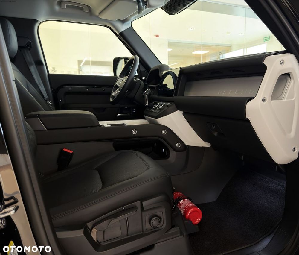 Land Rover Defender - 13