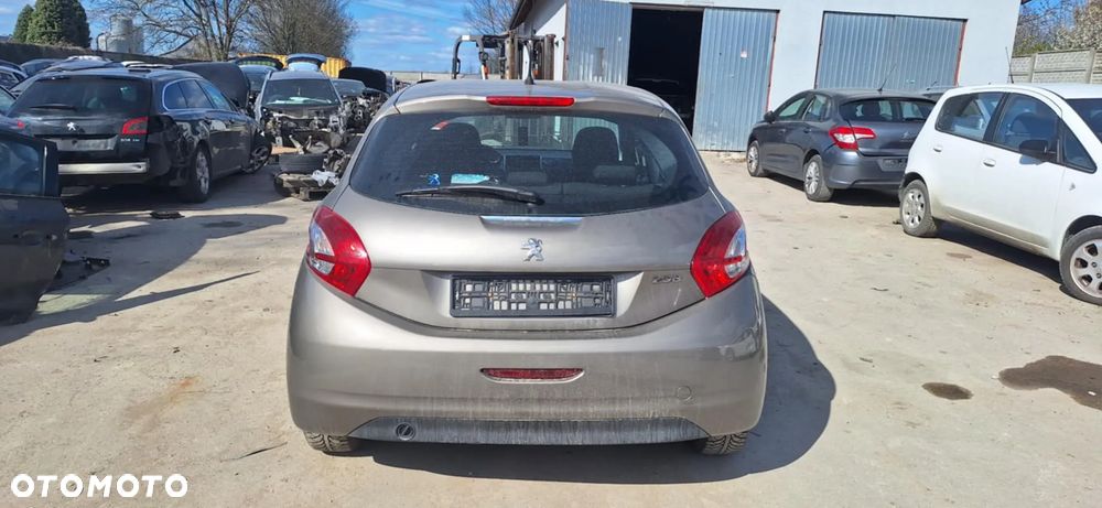PEUGEOT 208 KCL pas tył tylny podłoga wanna - 1