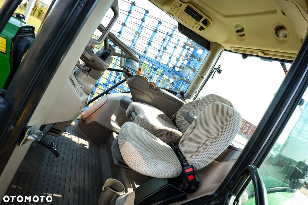 John Deere 6215R - 19