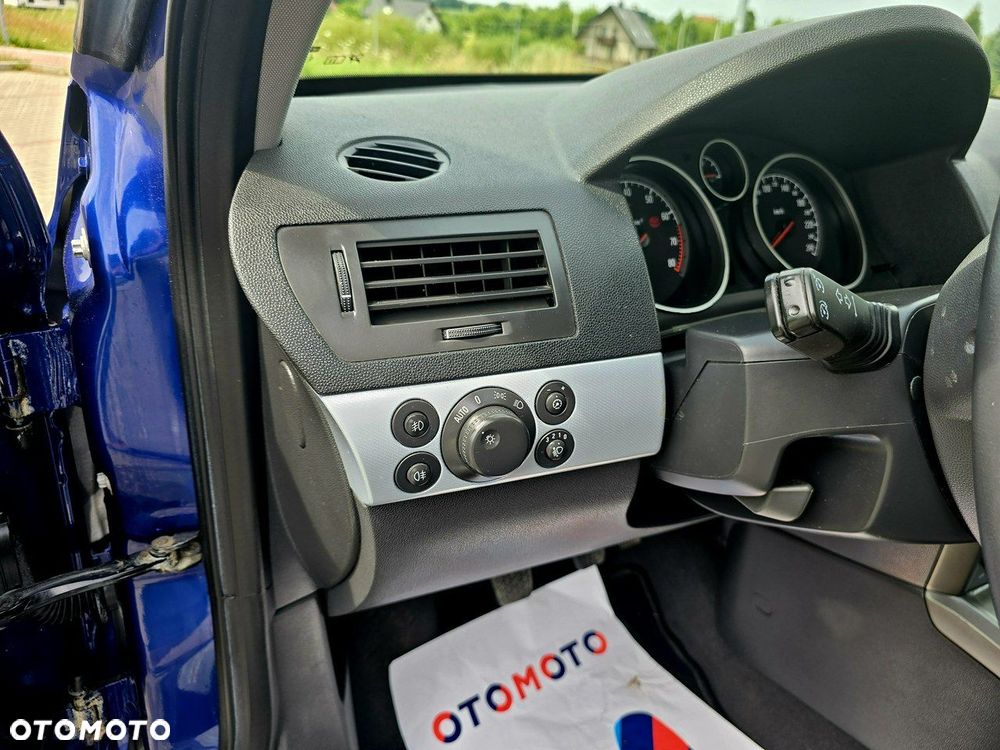 Opel Astra 1.8 Caravan Edition - 26