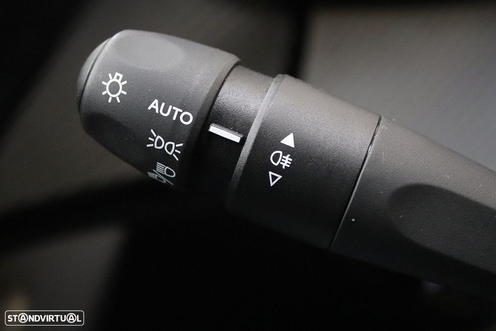 Peugeot 2008 1.2 PureTech Allure - 17