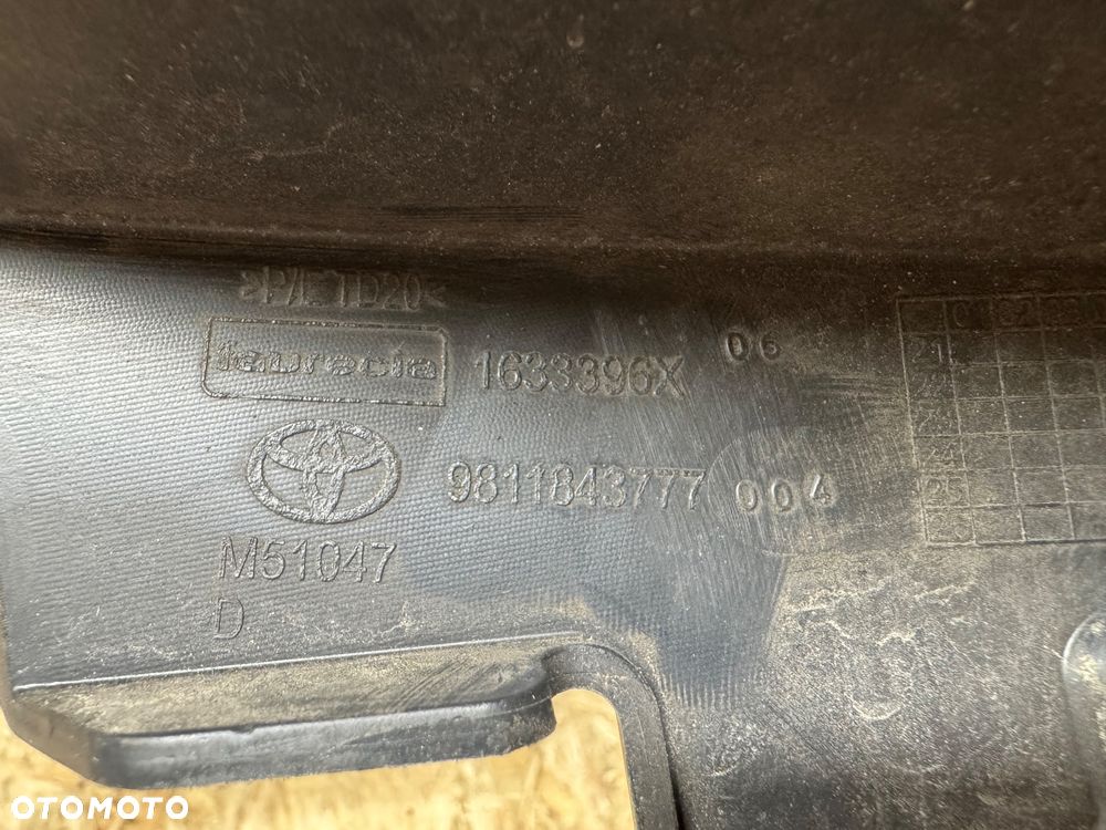 Prawy ślizg pod lampę przód Toyota proace - 3