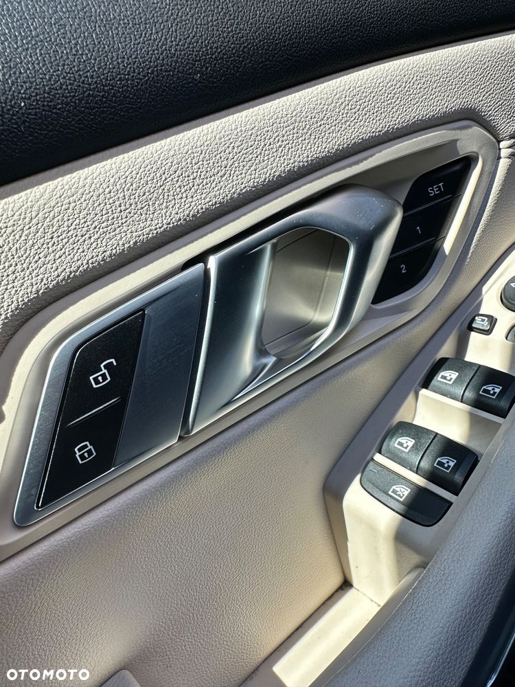 BMW Seria 3 330e M Sport - 19