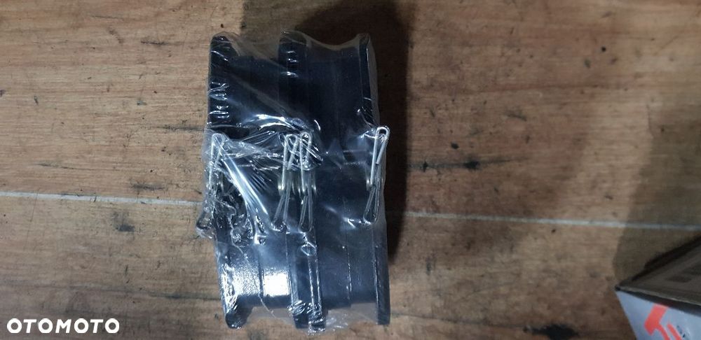 OPEL OMEGA A 3.0  KLOCKI HAMULCOWE PRZÓD HART - 1