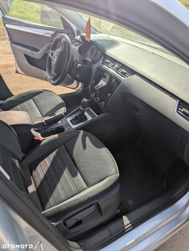 Skoda Octavia 1.6 TDI DSG Ambition - 8