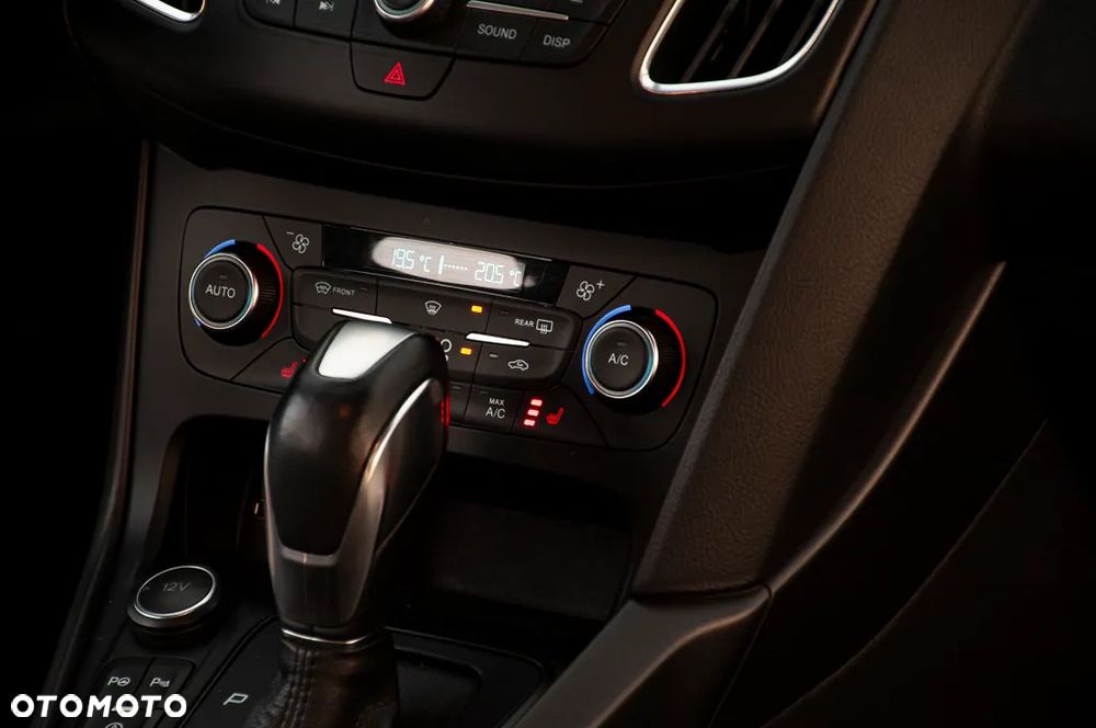 Ford Focus SW 1.5 EcoBoost S&S ST-LINE - 17