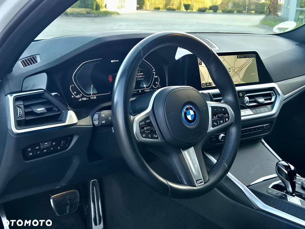 BMW Seria 3 330e M Sport - 18