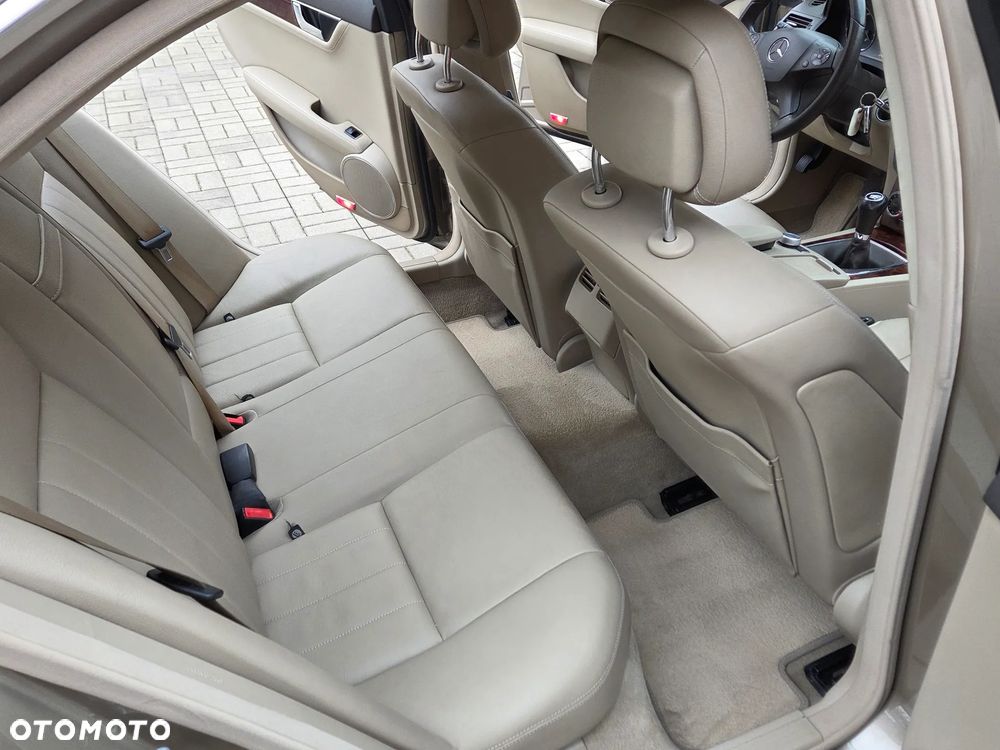 Mercedes-Benz Klasa C 250 CDI DPF BlueEFFICIENCY - 24