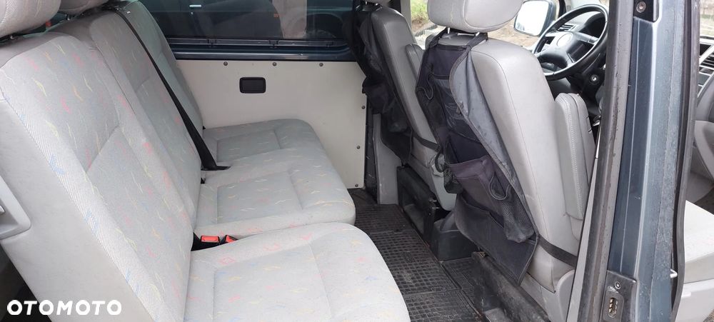 Volkswagen Caravelle - 10