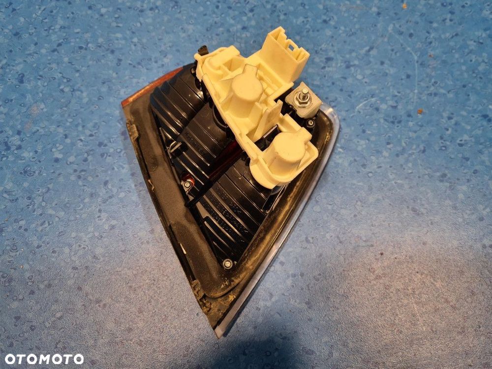 BMW 320I E90 LAMPA TYŁ LEWA WEWNĘTRZNA - 10