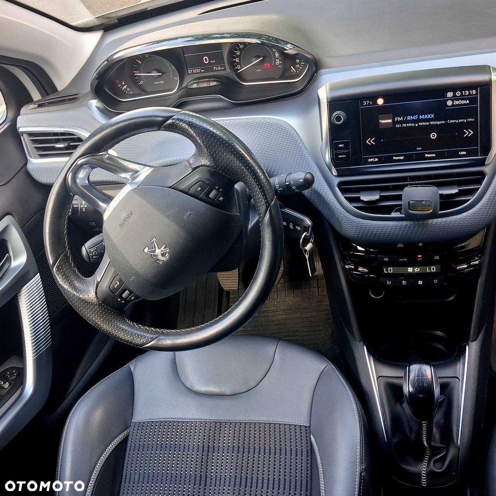 Peugeot 208 - 5