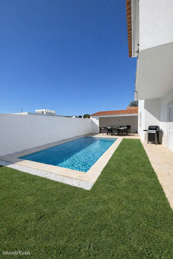 Moradia T5 à venda na Rua Chesol - Grande imagem: 2/16