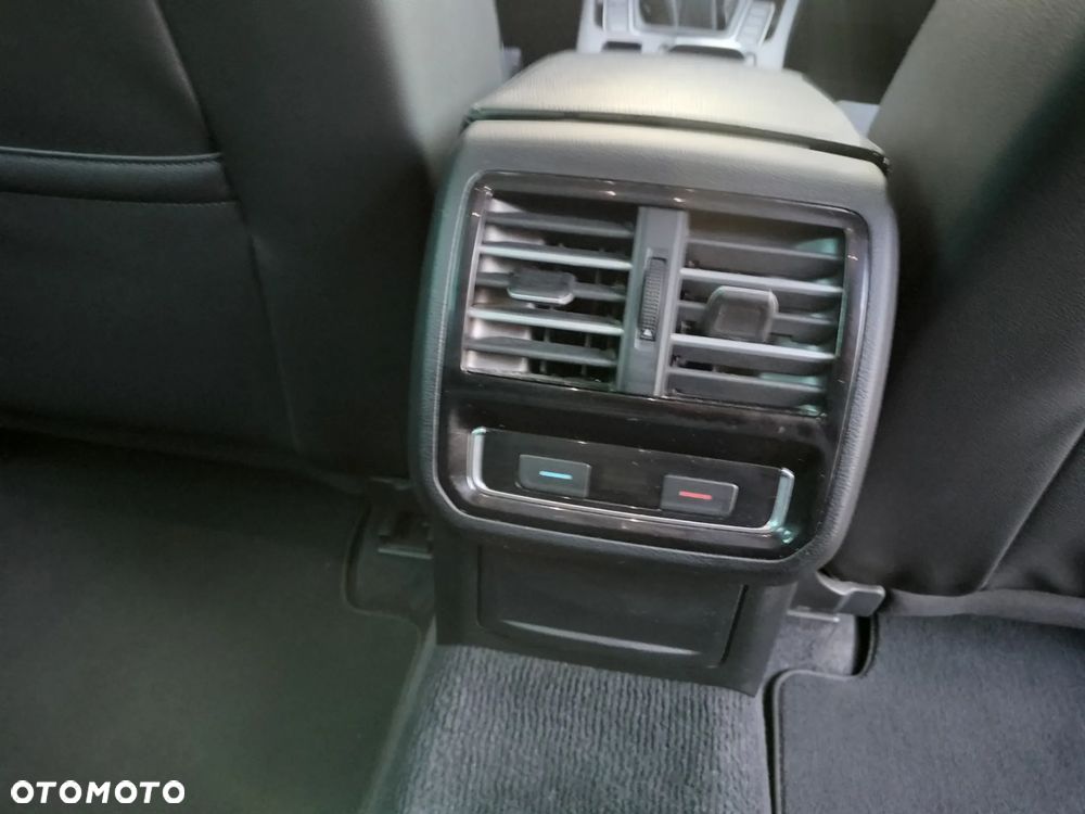 Volkswagen Passat - 17
