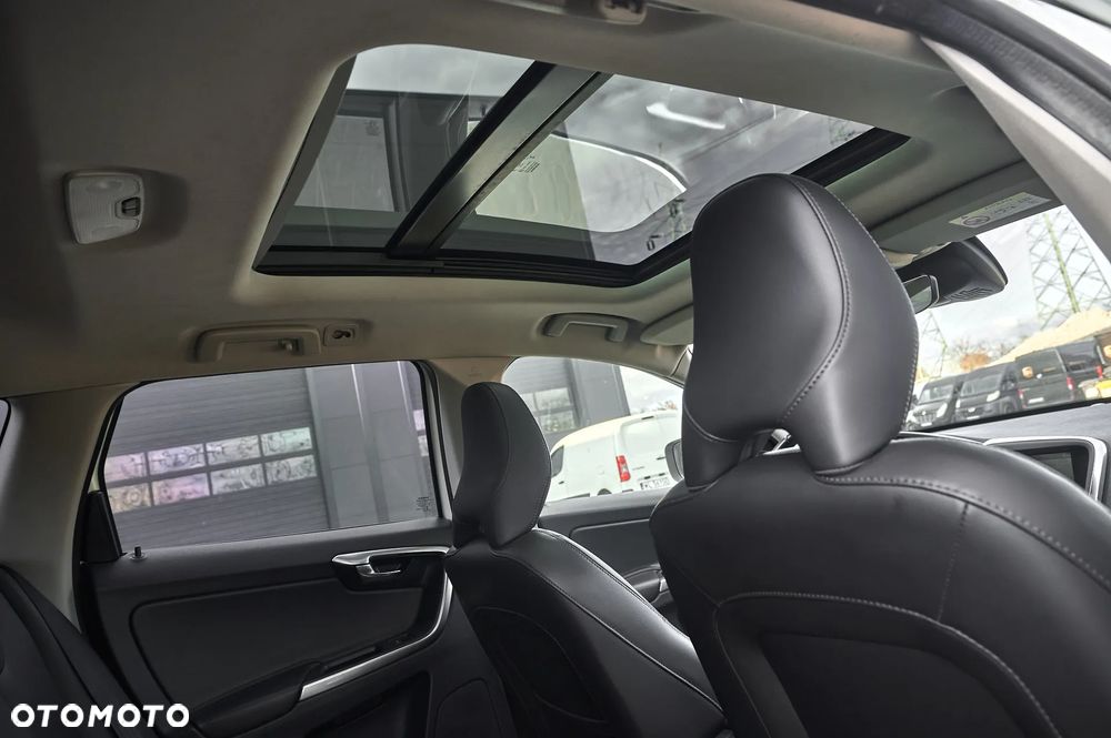 Volvo XC 60 D4 Drive-E Momentum - 28