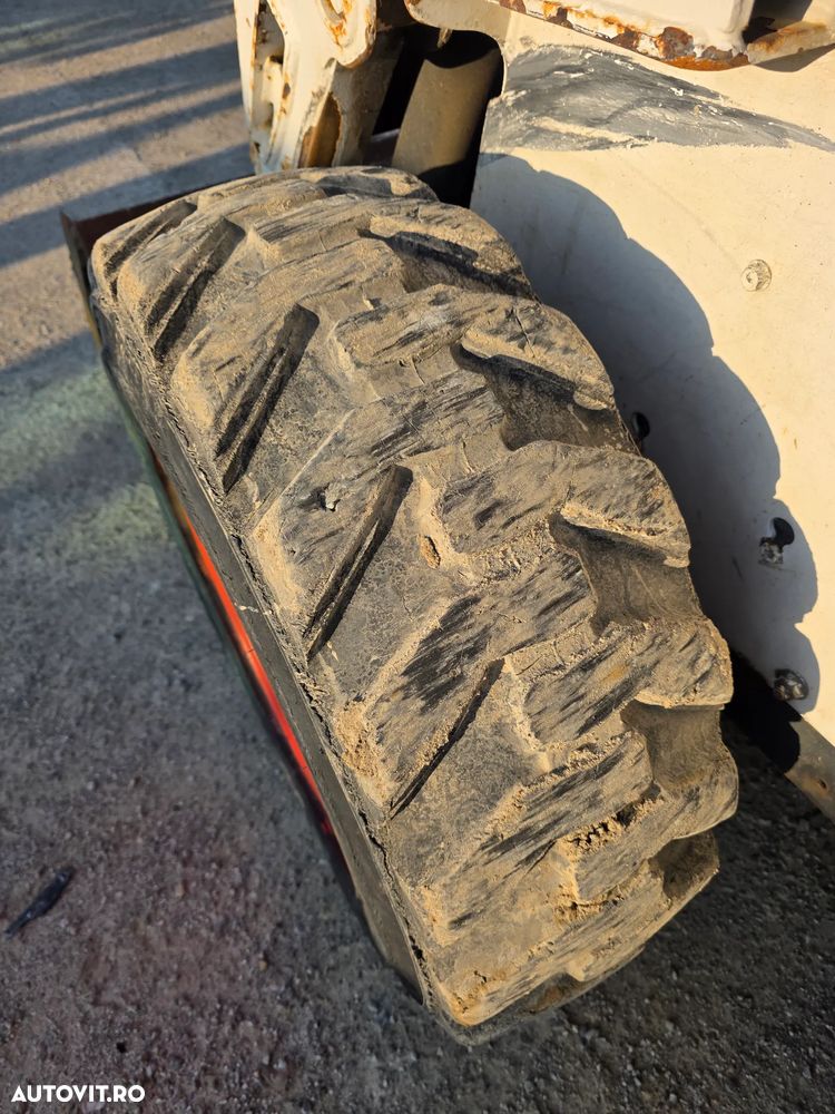 Bobcat 773 miniincarcator skidsteer - 4