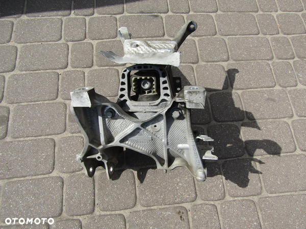 AUDI A4 B9 ŁAPA PODUSZKA PRAWA STRONA PRZÓD 15 19R 1.4TFSI 8W0399296