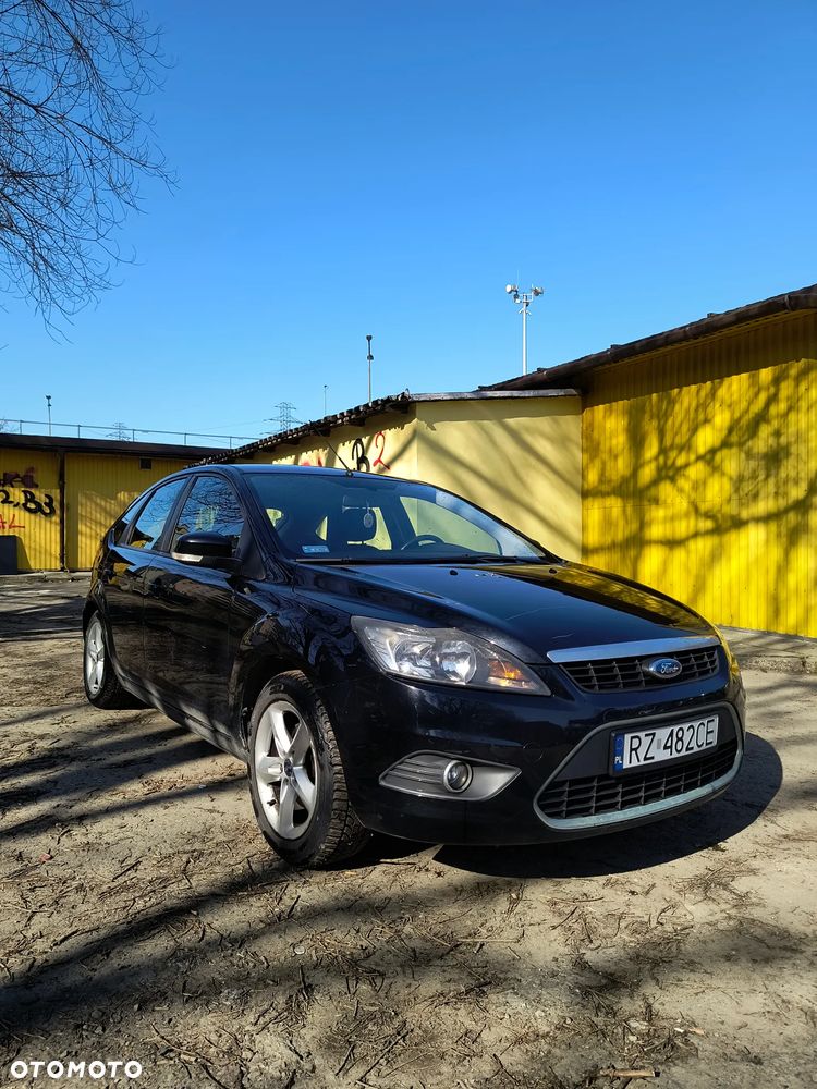 Ford Focus 1.6 Ambiente - 2