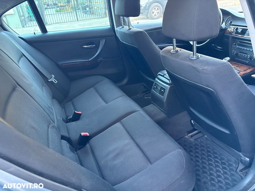 BMW Seria 3 320i - 10
