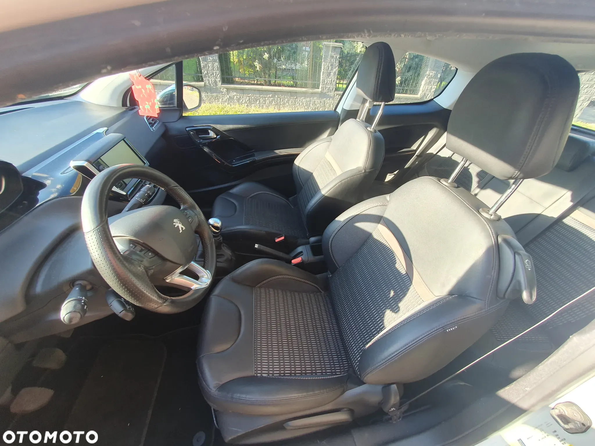 Peugeot 208 - 6