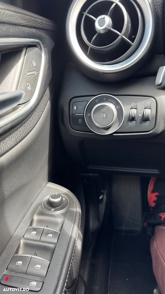 Alfa Romeo Giulia 2.0 Turbo RWD AT8 - 11