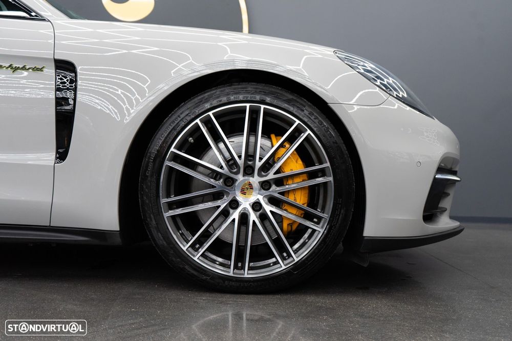 Porsche Panamera 4 E-Hybrid - 11