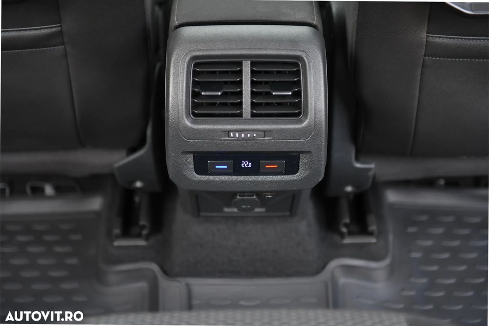 Volkswagen Touran - 32