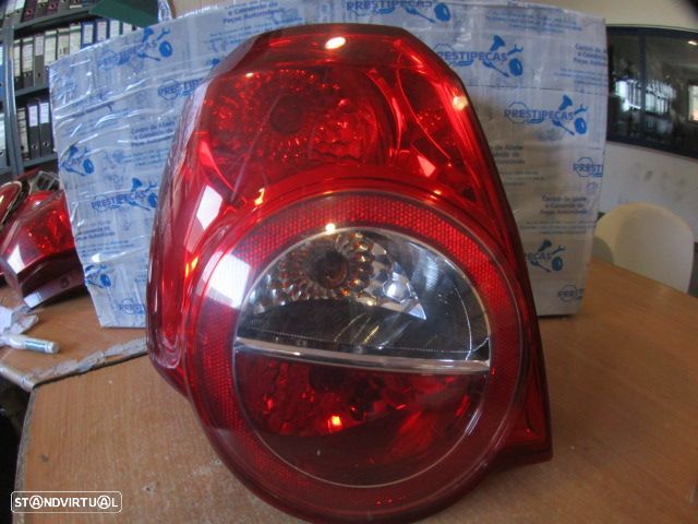 Farol Tras Stop427 CHEVROLET AVEO 2010 1.23 GPL 84CV 5P PRETO ESQ - 1