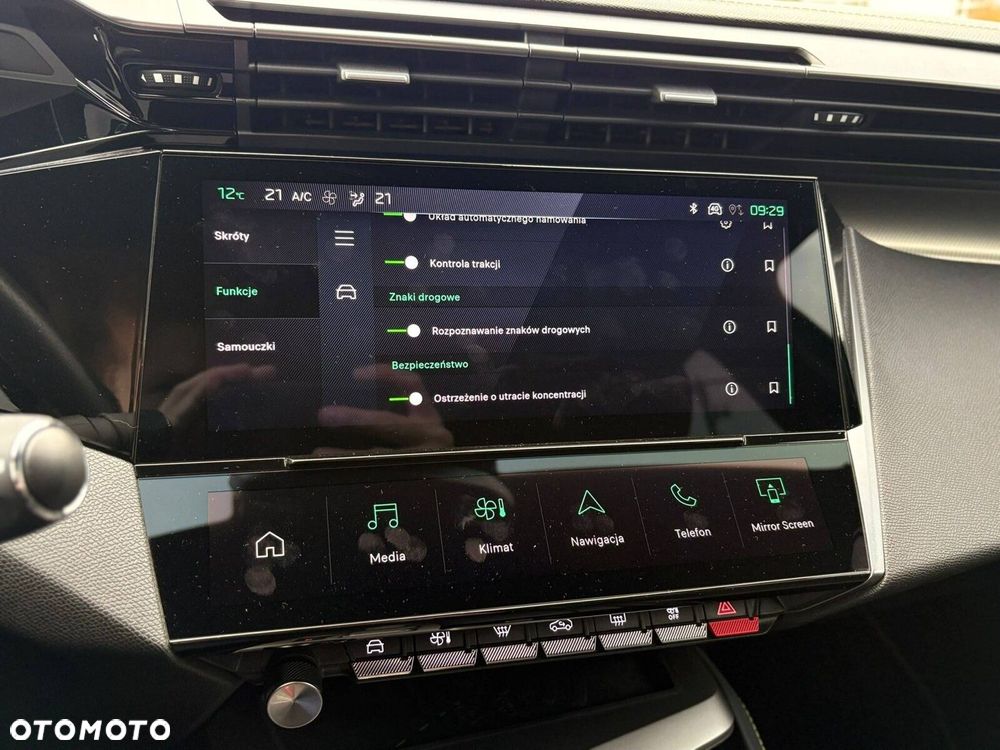 Peugeot 408 - 21