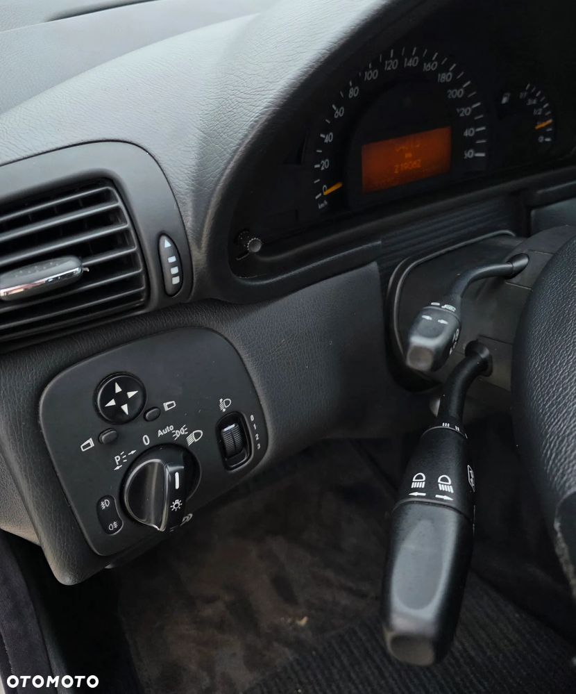 Mercedes-Benz Klasa C 180 Kompressor Avantgarde Sport Edition - 13