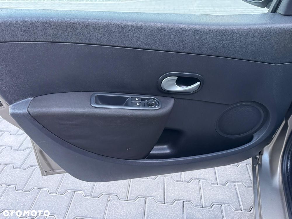 Renault Clio - 20