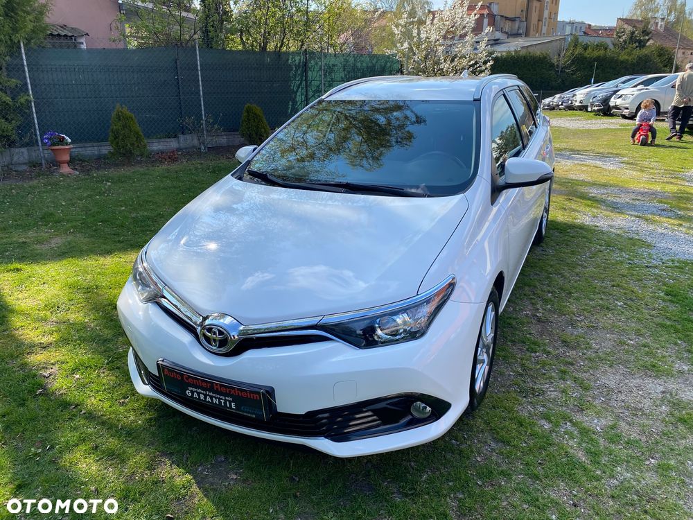 Toyota Auris 1.6 Valvematic Executive - 3