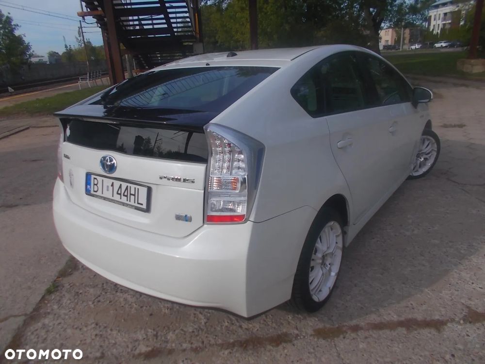 Toyota Prius (Hybrid) - 6