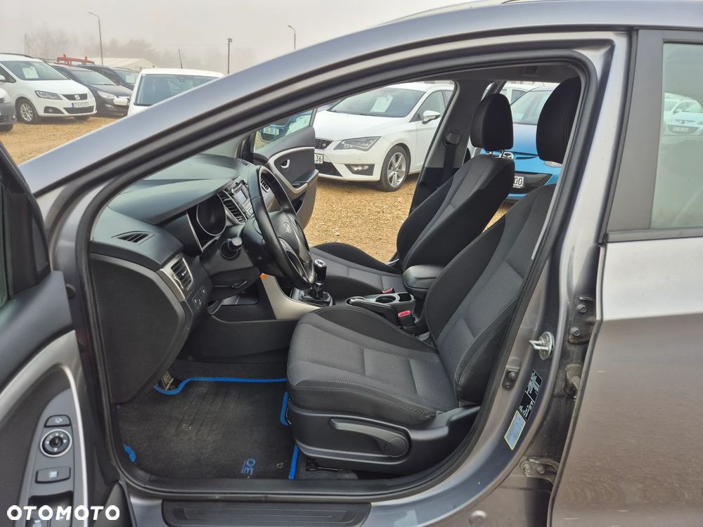 Hyundai i30 blue Kombi 1.6 CRDi Style - 5
