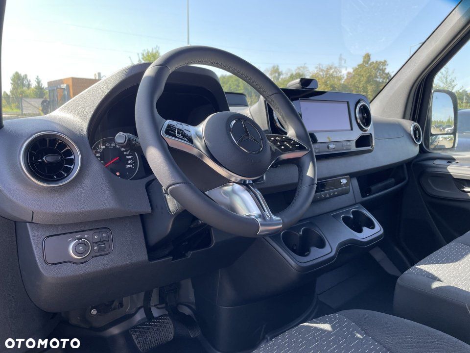 Mercedes-Benz Sprinter - 9