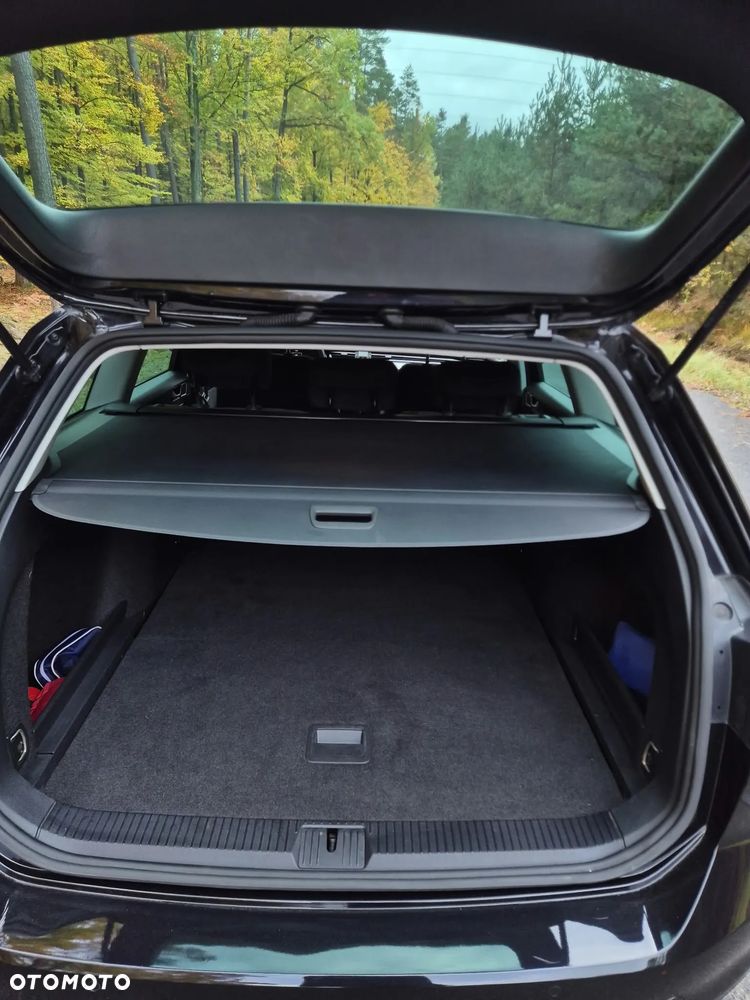 Volkswagen Passat 2.0 TDI SCR Style DSG - 24