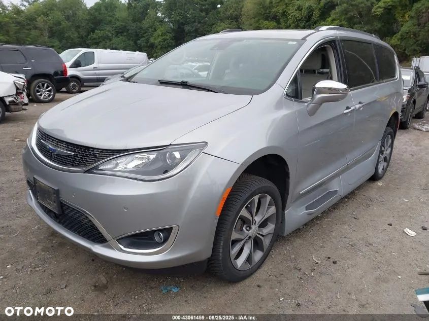Chrysler Pacifica - 1