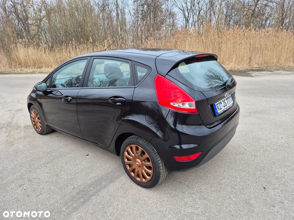Ford Fiesta 1.25 Celebration - 10