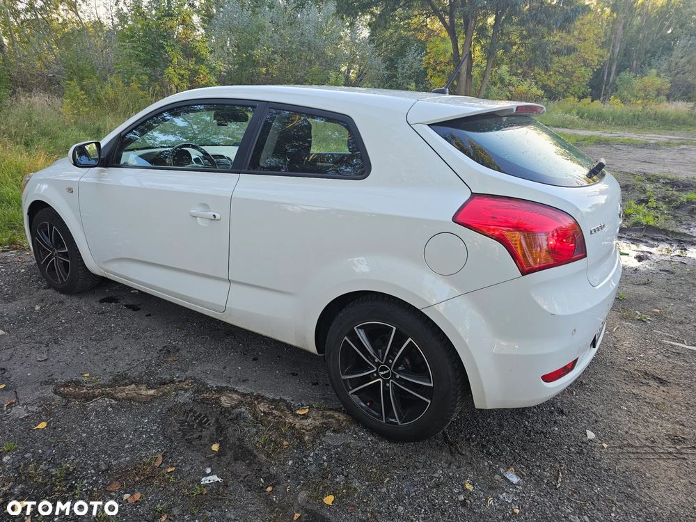 Kia Ceed 2012 photo 2