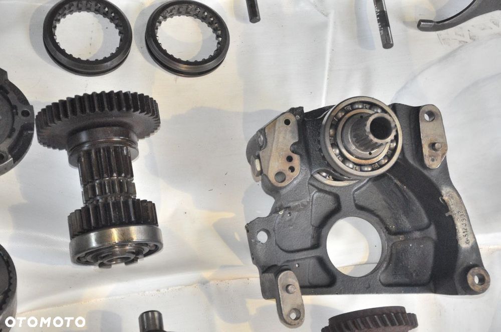 WAŁEK PÓŁOŚ ZĘBATKA TRYB PRZESUWKA WIDEŁKI NEW HOLLAND TL80 - 7